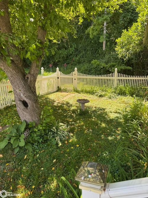 435 Avenue A, Fort Madison, IA, 52627-3067 | Card Image