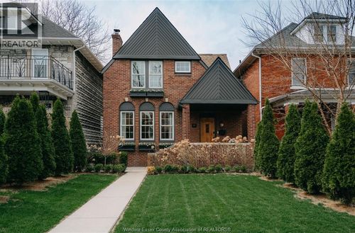 381 Moy Ave, Windsor, ON, N9A2N1 | Card Image
