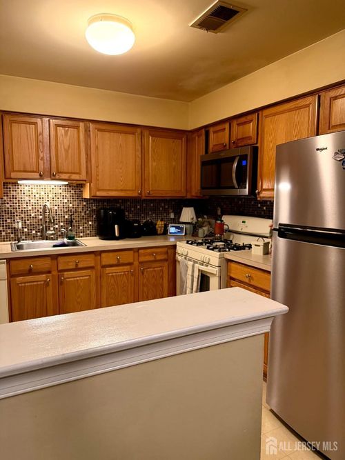 1216-1216 Dogwood Ct, New Brunswick, NJ, 08901-3912 | Card Image