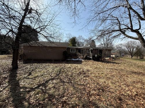 6915 Rink Dr, Brighton, MI, 48114-9440 | Card Image