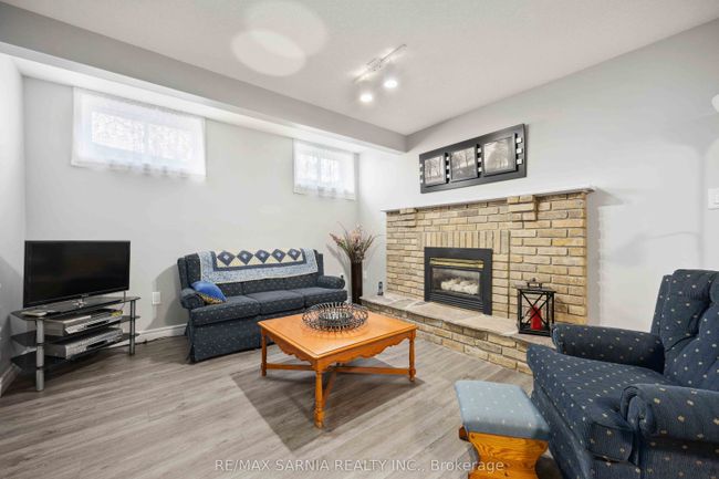 15 Eureka St, House other with 3 bedrooms, 2 bathrooms and 3 parking in Forest ON | Image 21