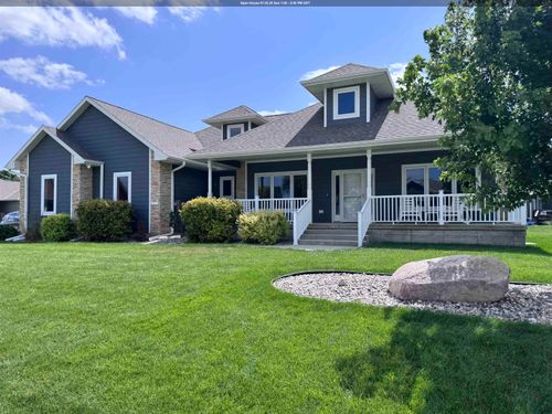 621 Bluestem Trl, Dakota Dunes, SD, 57049-5452 | Card Image