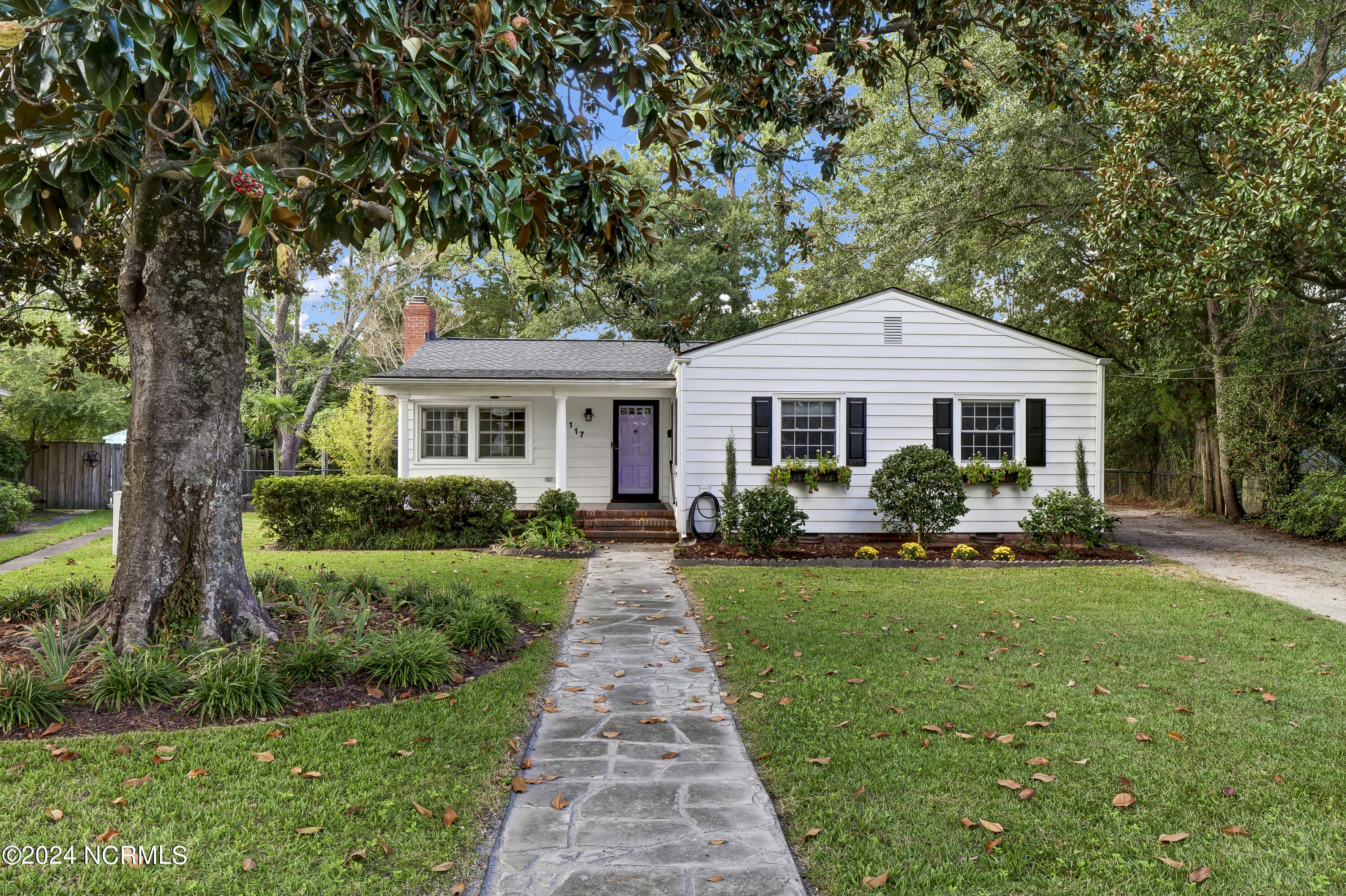 Camellia Dr, Wilmington, NC 28403