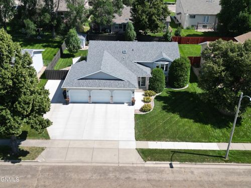 1947 Tahoe Dr, Bismarck, ND, 58504-7214 | Card Image