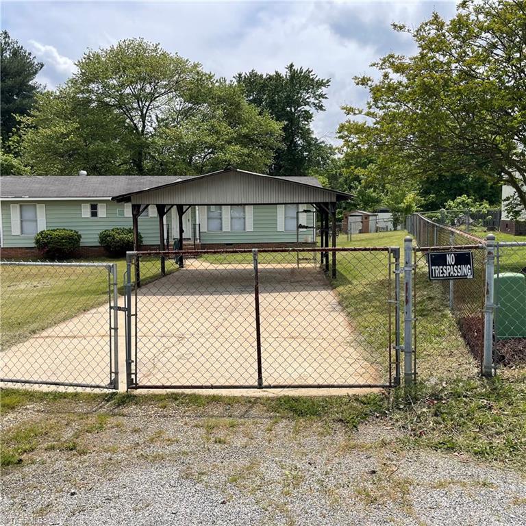 Oakdale Ct, Lexington, NC 27295