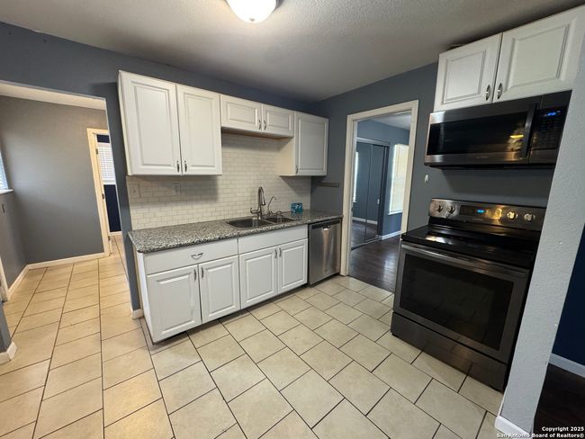 272 Weatherby Dr, House other with 3 bedrooms, 2 bathrooms and null parking in Spring Branch TX | Image 6
