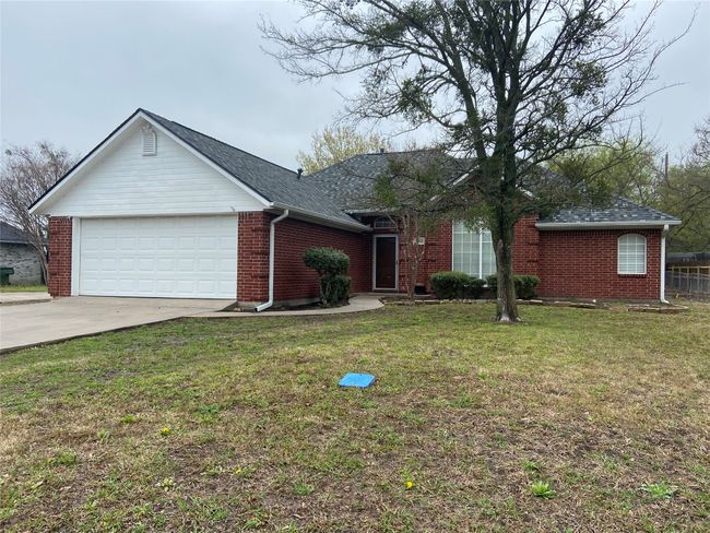 1102 N Main St, House other with 3 bedrooms, 2 bathrooms and null parking in Leonard TX | Image 23