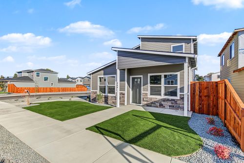 944 Honey Bee St, Medford, OR, 97501 | Card Image