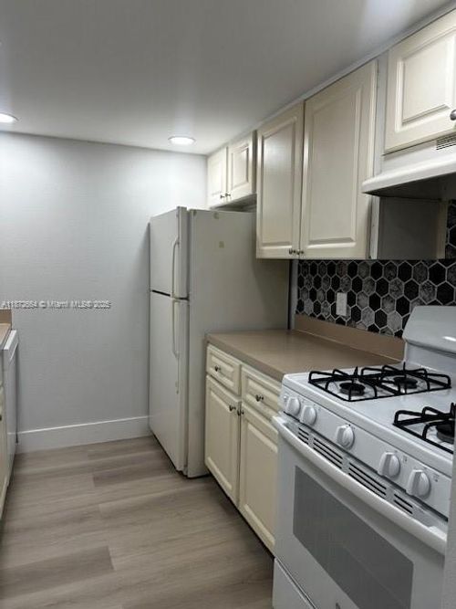 apt-t205-17901 Nw 68th Ave, Hialeah, FL, 33015-3935 | Card Image