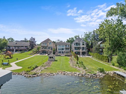 2380 Walnut Lake Rd, West Bloomfield, MI, 48323-3740 | Card Image