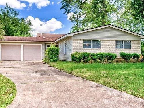 180 Sparrow Way, Beaumont, TX, 77707-2067 | Card Image