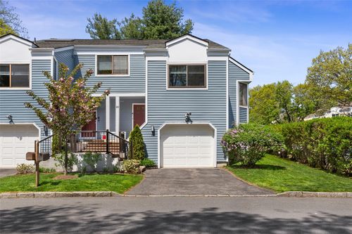 a8-23 Top Of The Rdg, Mamaroneck, NY, 10543-1734 | Card Image