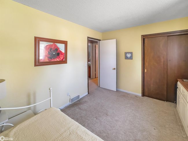 1604 Club View Dr, Home with 3 bedrooms, 2 bathrooms and 2 parking in Hampton IA | Image 23