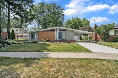 229 Redwood Dr, Troy, MI, 48083-1064 | Card Image