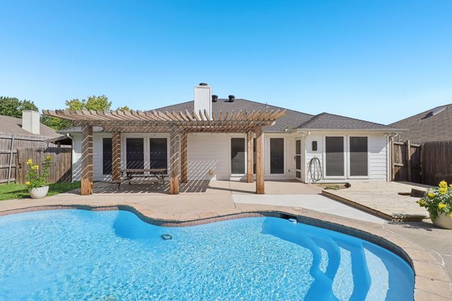 1708 Crestmeadow Ln, House other with 3 bedrooms, 2 bathrooms and null parking in Mansfield TX | Image 6