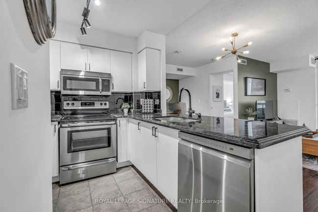 1701 - 231 Fort York Blvd, Condo with 2 bedrooms, 1 bathrooms and 1 parking in Toronto ON | Image 12