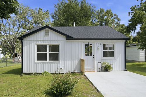 119 E Pearl Street, Aurora, MO, 65605 | Card Image