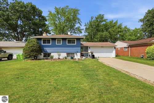 2561 Binghamton Dr, Auburn Hills, MI, 48326-3508 | Card Image