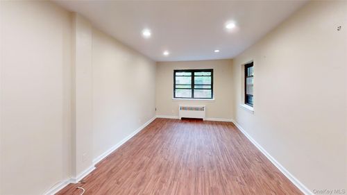 4b-50 White Oak St, New Rochelle, NY, 10801-1735 | Card Image