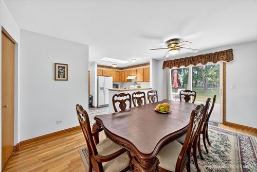 4024 Newport Dr, Island Lake, IL, 60042-8209 | Card Image