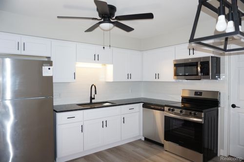 314 Fairgrove St, Romeo, MI, 48065-4742 | Card Image