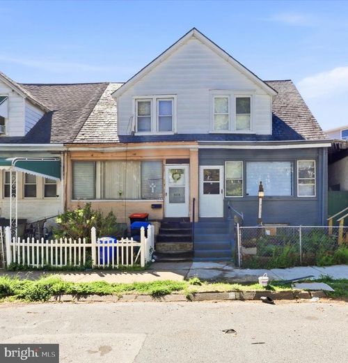 817 W 11th St, CHESTER, PA, 19013-3743 | Card Image