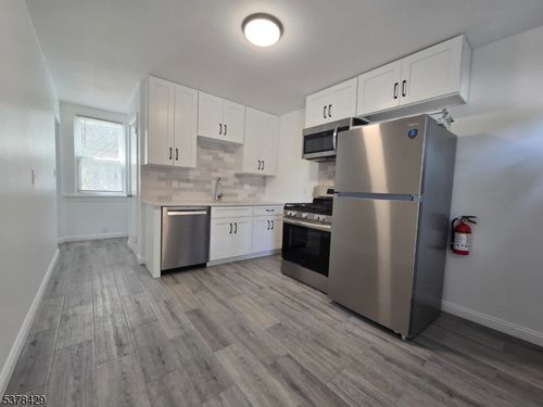 fl-1st-128 Newark Pompton Tpke, Pequannock, NJ, 07440-1315 | Card Image