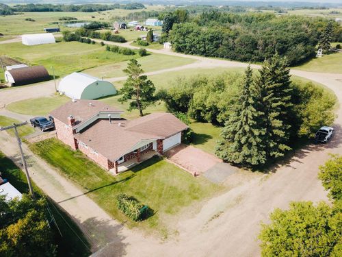 21 1st St W, Derwent, AB, T0B1C0 | Card Image