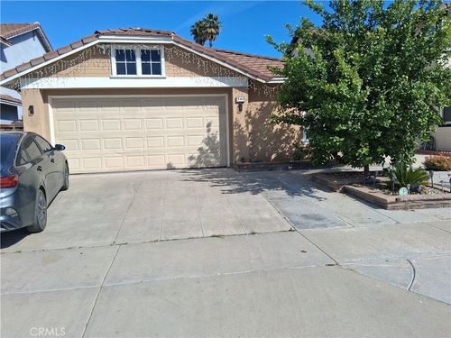 560 Coudures, Perris, CA, 92571 | Card Image