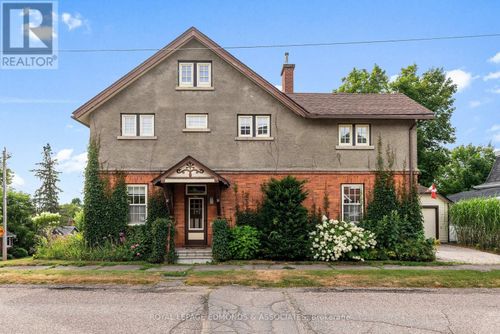 400 Centre St, Pembroke, ON, K8A1J5 | Card Image