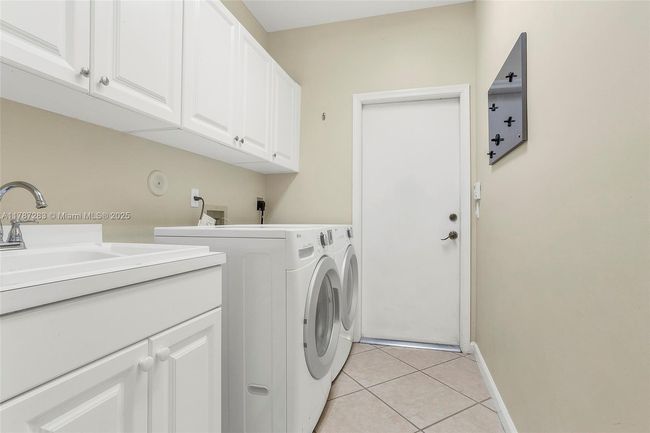 3848 Oak Ridge Cir, House other with 4 bedrooms, 3 bathrooms and null parking in Weston FL | Image 41
