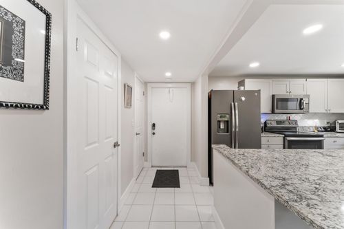 apt-303-720 N Dixie Hwy, Lantana, FL, 33462-1821 | Card Image