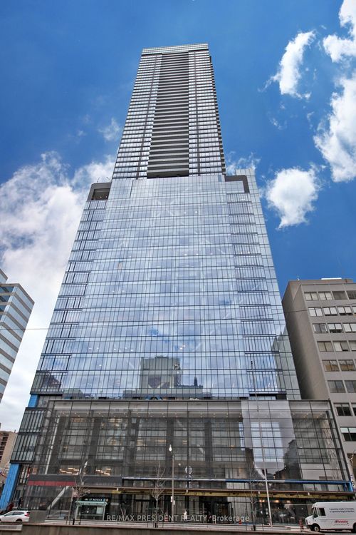 5216-488 University Ave, Toronto, ON, M5G0C1 | Card Image