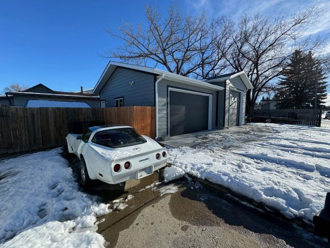 1203 42 Avenue N, Home with 3 bedrooms, 1 bathrooms and 6 parking in Lethbridge AB | Image 5