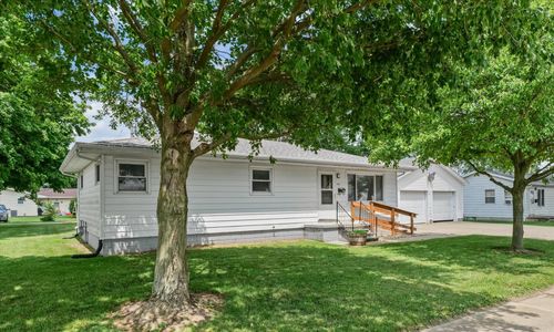 130 Walnut St, Gibson City, IL, 60936-1735 | Card Image