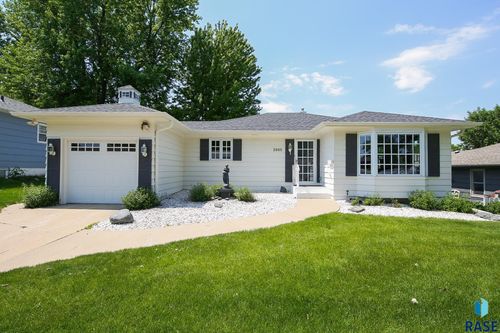 2005 S Lyndale Ave Avenue, Sioux Falls, SD, 57105 | Card Image