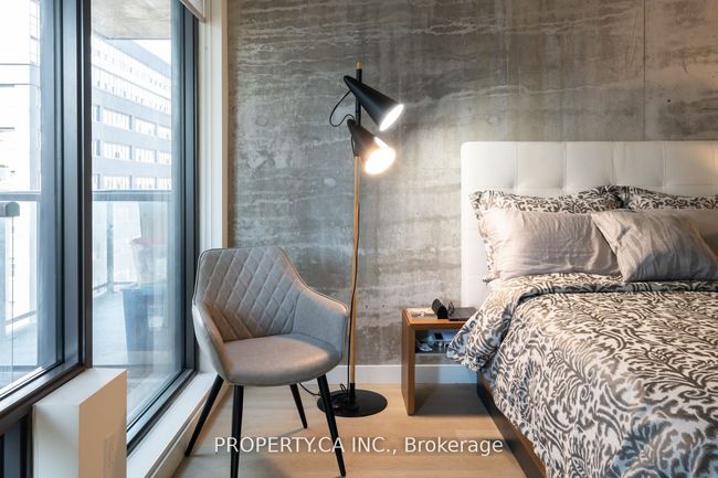 1012 - 111 Bathurst St, Condo with 2 bedrooms, 2 bathrooms and null parking in Toronto ON | Image 24