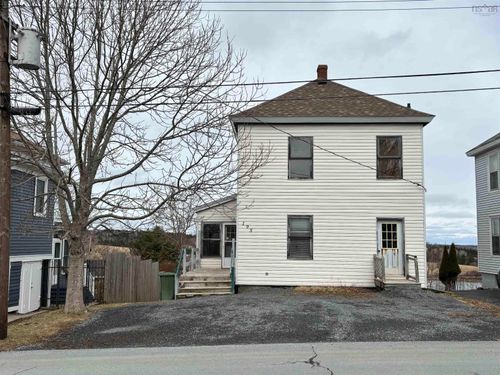 195 Lawrence St, Lunenburg, NS, B0J2C0 | Card Image
