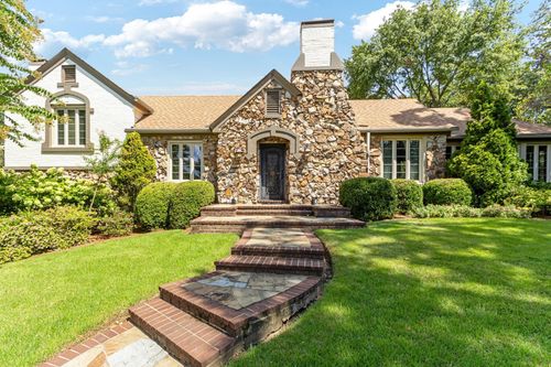 3790 Walnut Grove Rd, Memphis, TN, 38111-6822 | Card Image