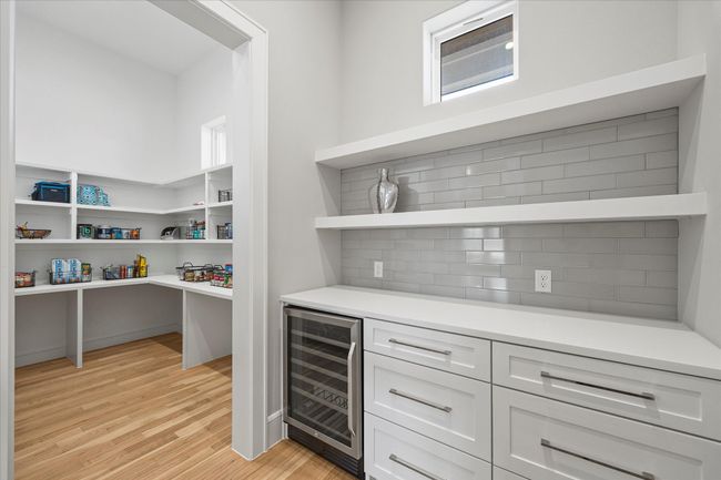 Butler's pantry opens onto walk in pantry | Image 13