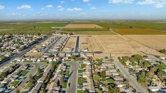 711 Sammy Way, Home with 4 bedrooms, 1 bathrooms and null parking in Shafter CA | Image 4