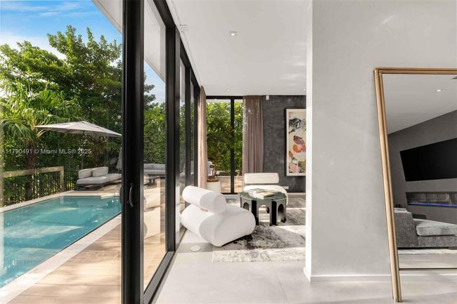 121 2 Nd Dilido Ter, House other with 5 bedrooms, 6 bathrooms and null parking in Miami Beach FL | Image 11