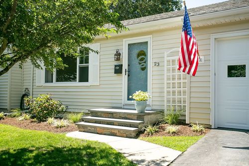 23 Sherwood Rd, Middletown, RI, 02842-5401 | Card Image