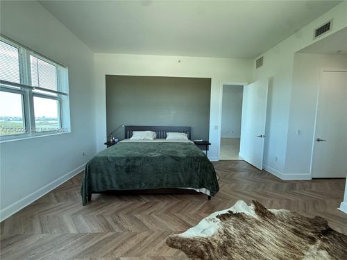 2601-15051 Royal Oaks Ln, North Miami, FL, 33181-2457 | Card Image