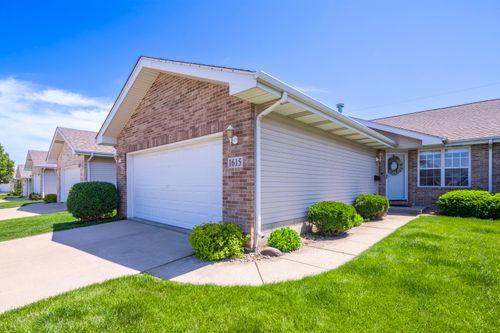 1615 Golden Oak Dr, Crown Point, IN, 46307-8272 | Card Image