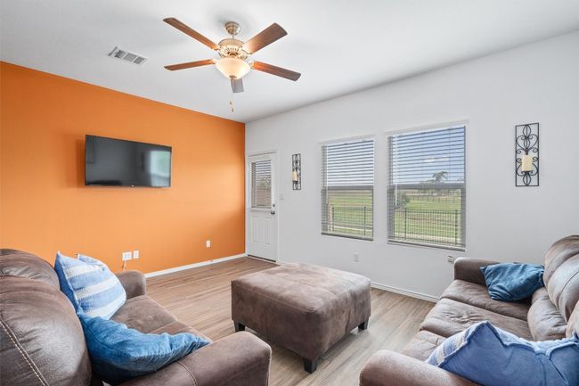 Tv and tv mount to convey | Image 12