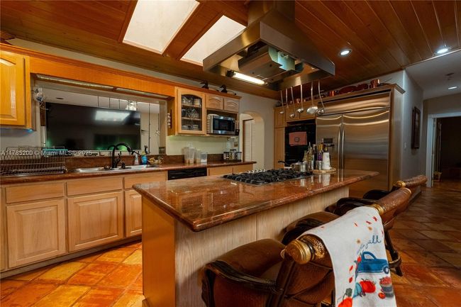 8001 Sw 133 Rd St, House other with 3 bedrooms, 3 bathrooms and null parking in Pinecrest FL | Image 4