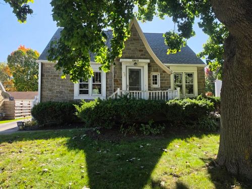 13513 W Greenfield Ave, New Berlin, WI, 53151-1724 | Card Image