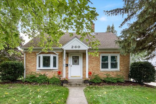 260 S Silverbrook Dr, West Bend, WI, 53095-3157 | Card Image