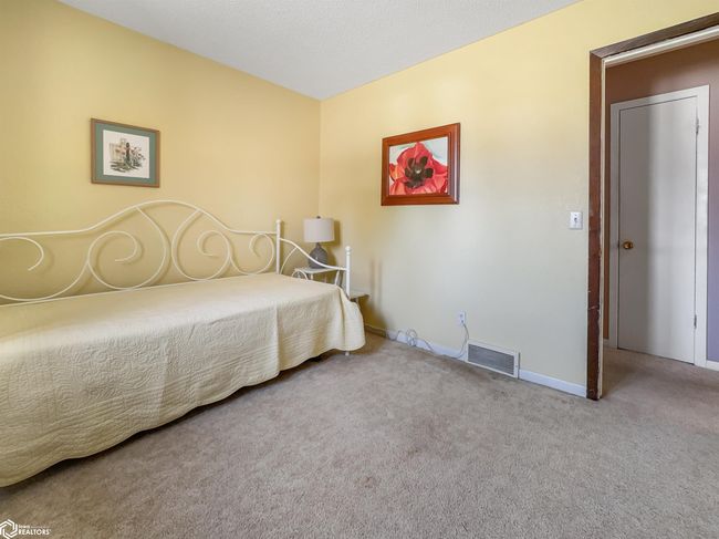 1604 Club View Dr, Home with 3 bedrooms, 2 bathrooms and 2 parking in Hampton IA | Image 22